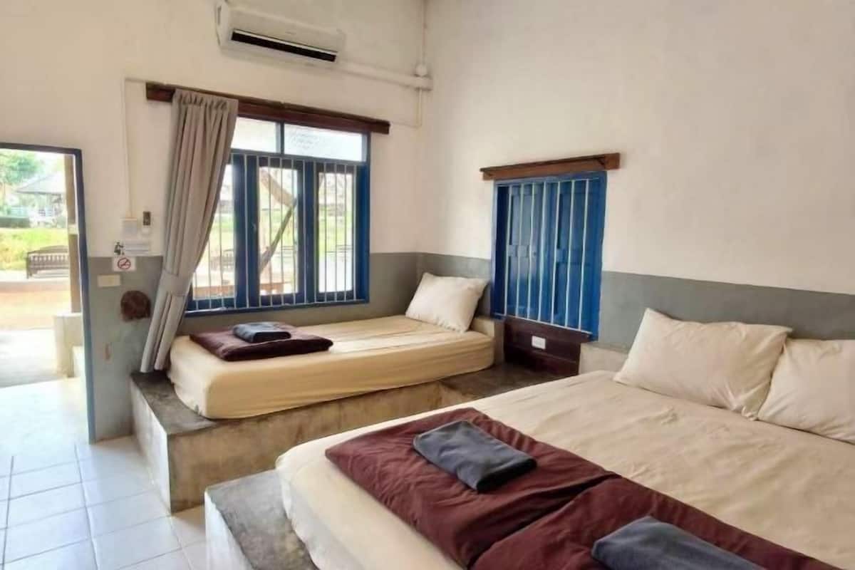 Ropa de cama hipoalergénica, cortinas blackout y wifi gratis 