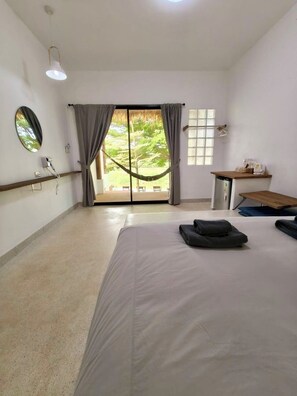 Deluxe terrace river | Hypo-allergenic bedding, blackout drapes, free WiFi, bed sheets - Canary Guesthouse (Pai)