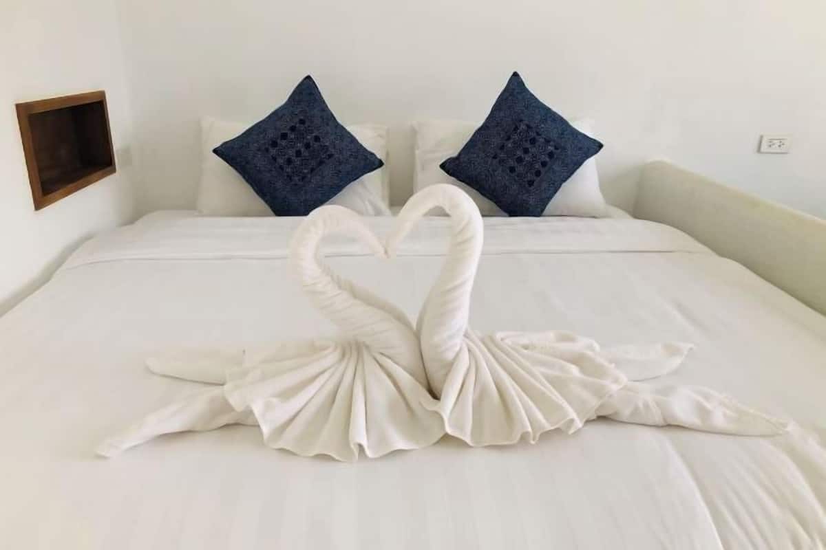 Ropa de cama hipoalergénica, cortinas blackout y wifi gratis