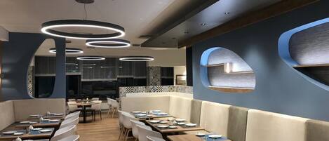 Frokostbuffé hver dag (EUR 7.5 per person)