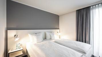 Standard Double Room | Hypo-allergenic bedding, in-room safe, desk, laptop workspace