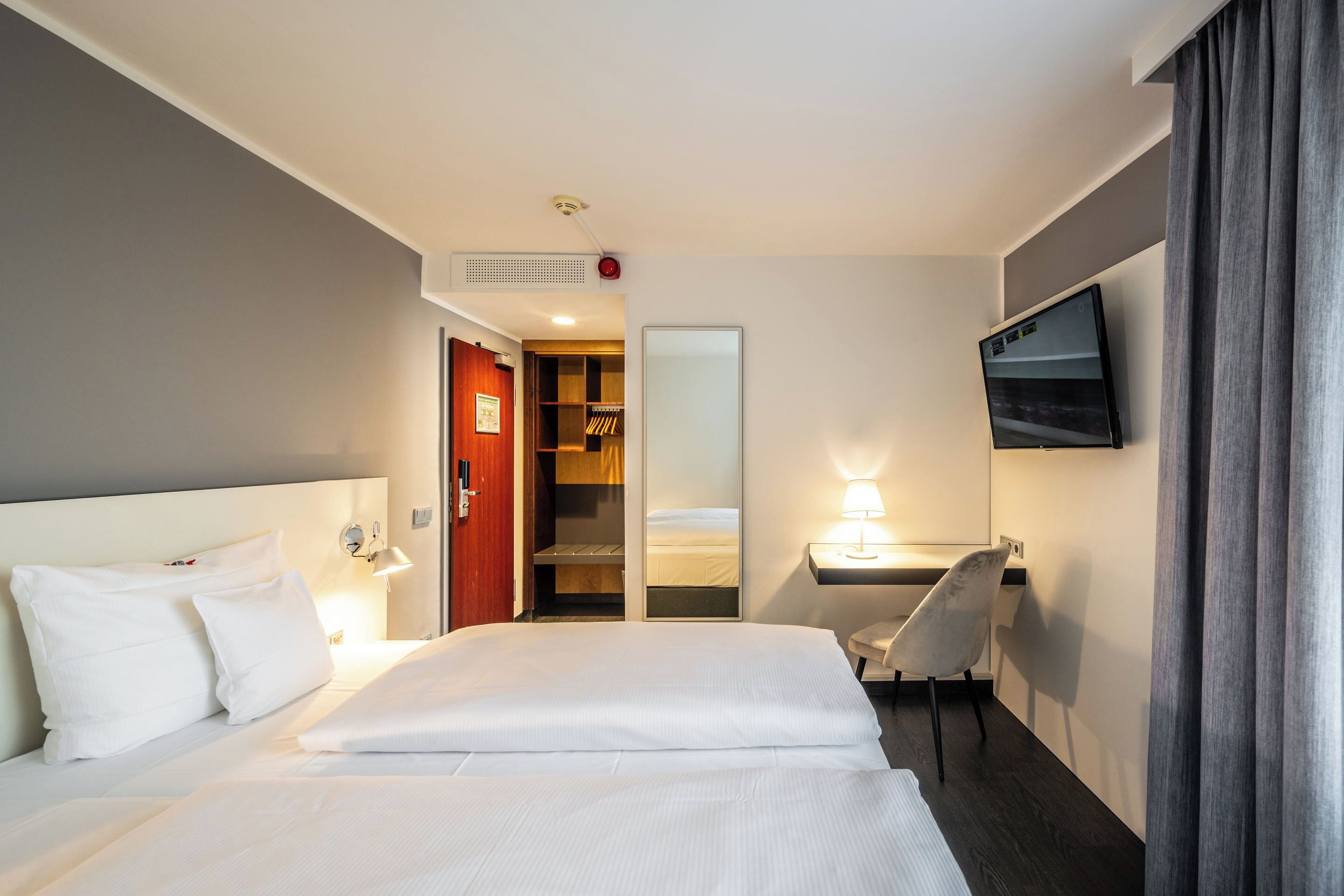 Standard-Doppelzimmer | Allergikerbettwaren, Zimmersafe, Schreibtisch