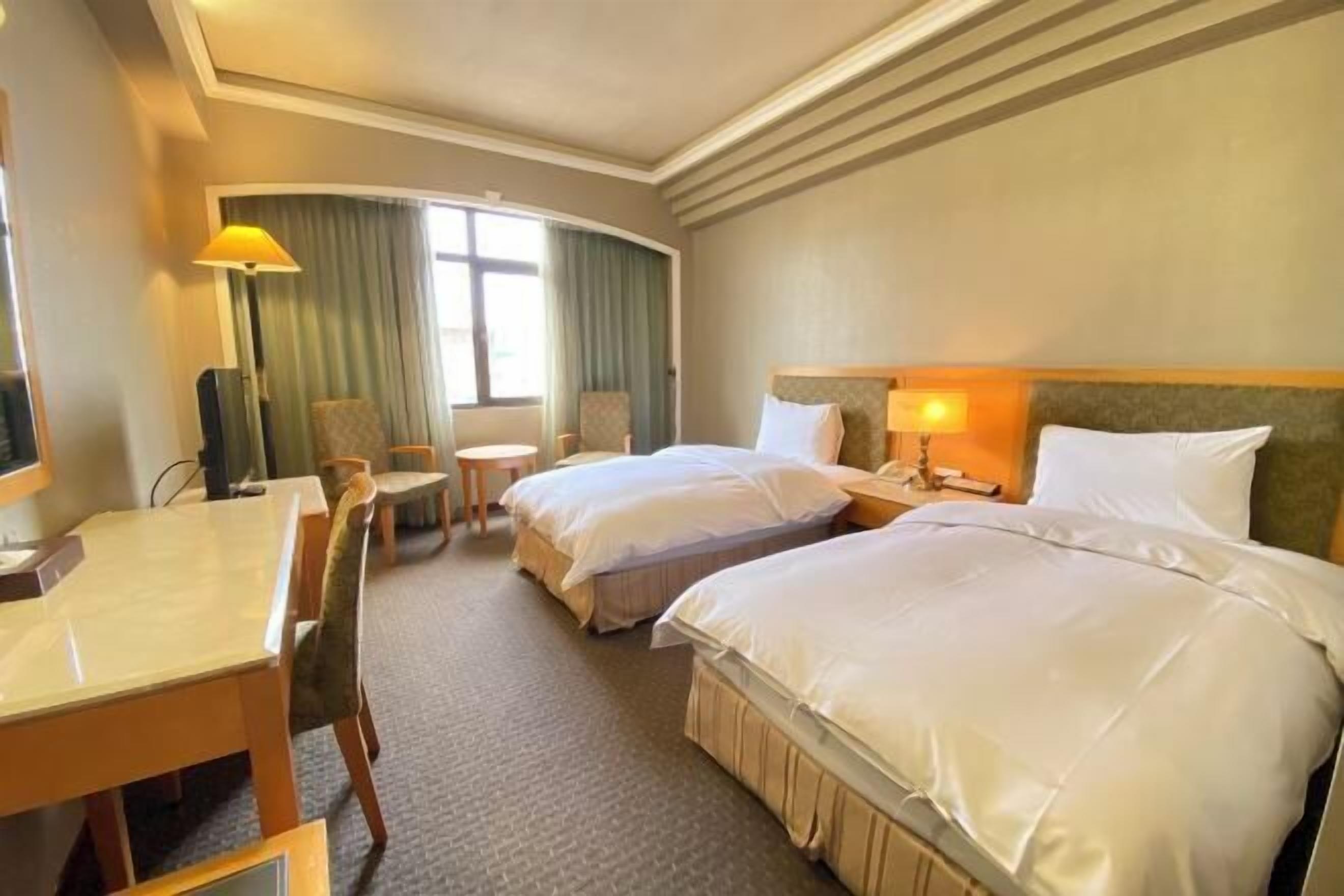 Individueel gedecoreerd, individueel gemeubileerd, een bureau