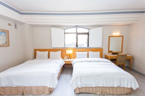 Chambre Quadruple | Décoration personnalisée, ameublement personnalisé, bureau