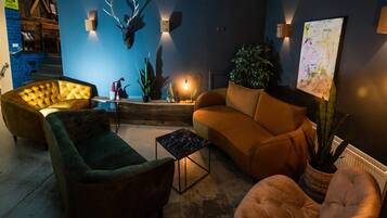 Coin salon dans le hall