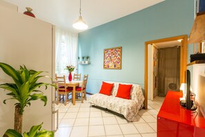 Traditional House, 2 Bedrooms | Living area | Flat-screen TV