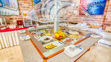 Frukostbuffé varje dag (EUR 12 per person)