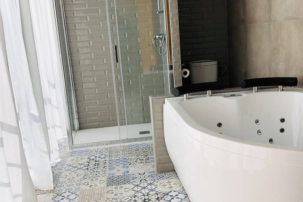 superior double room, ensuite (superior) | bathroom