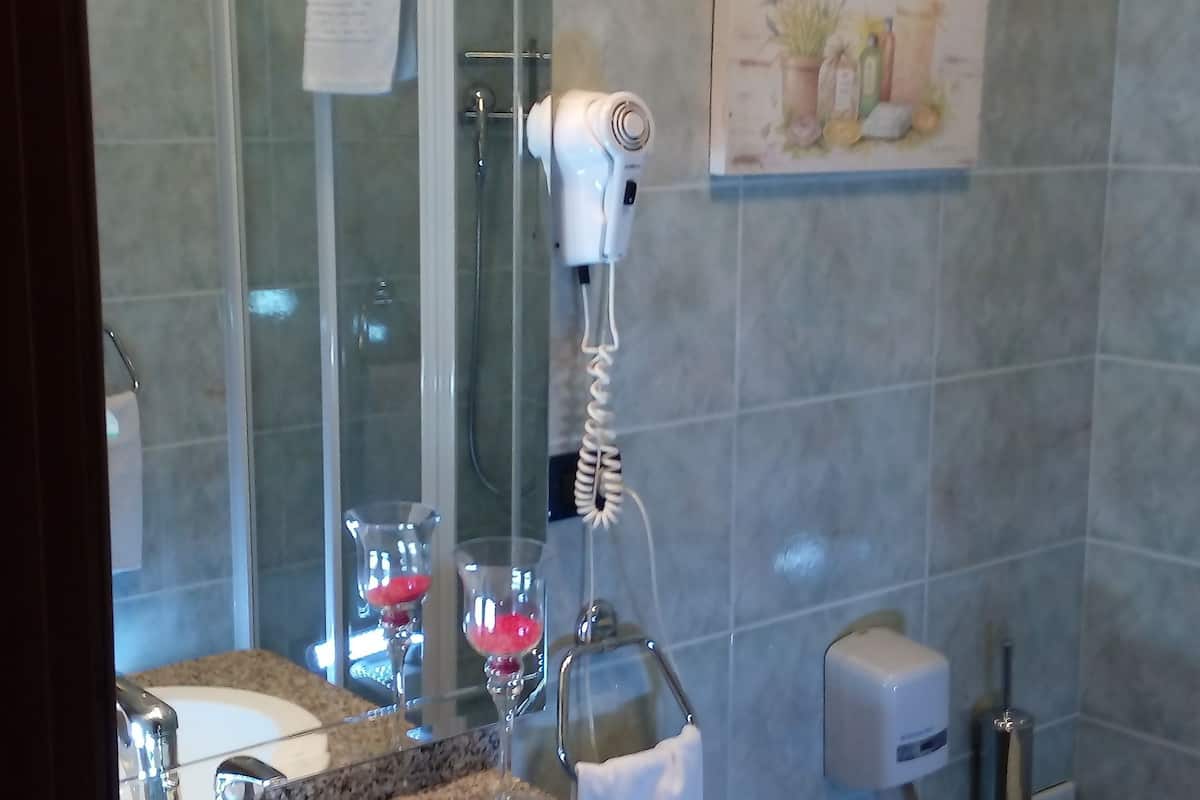 quadruple room | bathroom | designer toiletries, hair dryer, slippers, bidet