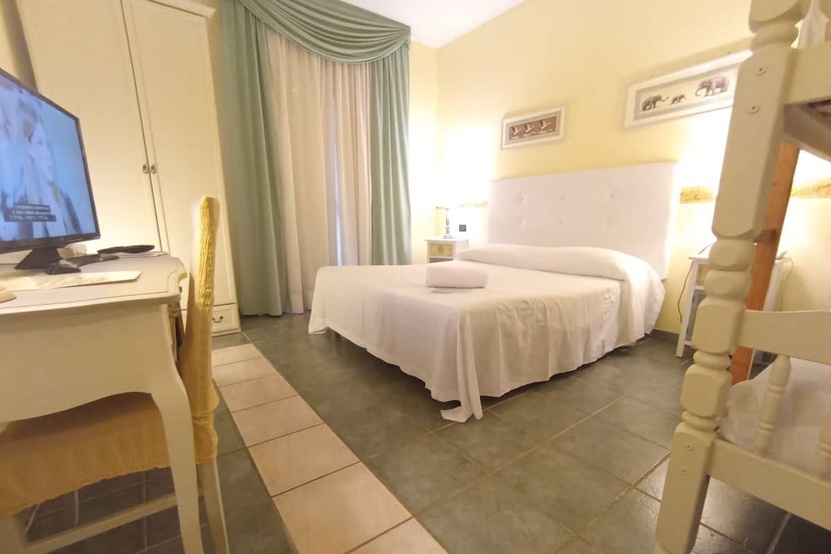 Chambre quadruple | 1 chambre, draps italiens de Frette, literie de qualité