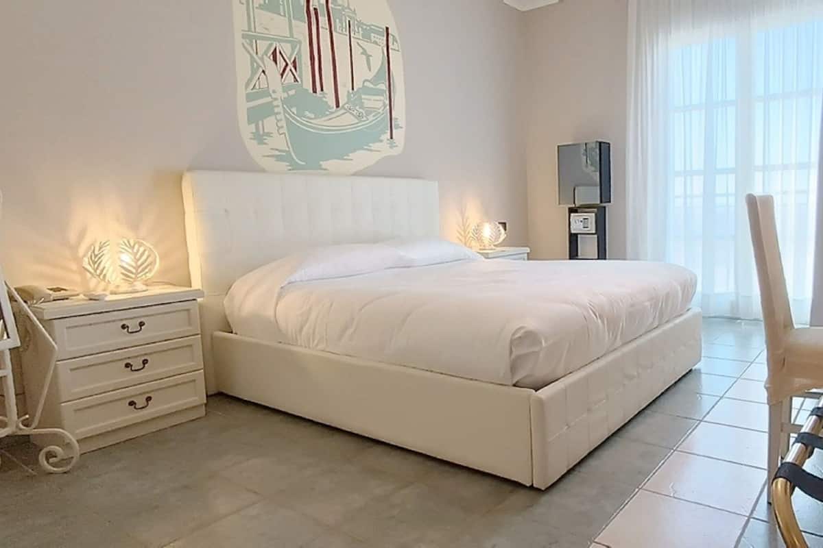 高級雙人房單人入住 | 意大利 Frette 床單、高級寢具、羽絨被、特厚豪華床墊