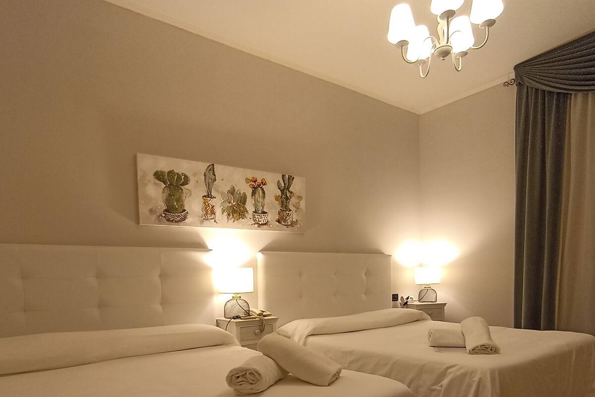 高級四人房 | 意大利 Frette 床單、高級寢具、羽絨被、特厚豪華床墊