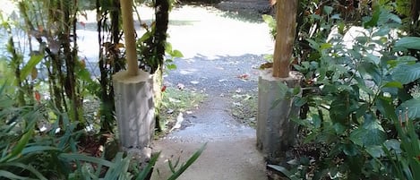 Chambre Double ou avec lits jumeaux | Salle de bain | Douche à « effet pluie », articles de toilette gratuits, sÚche-cheveux