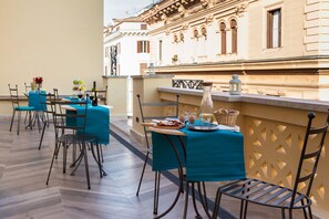 Petit déjeuner composé de spécialités régionales compris en semaine