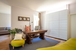 Coin salon dans le hall