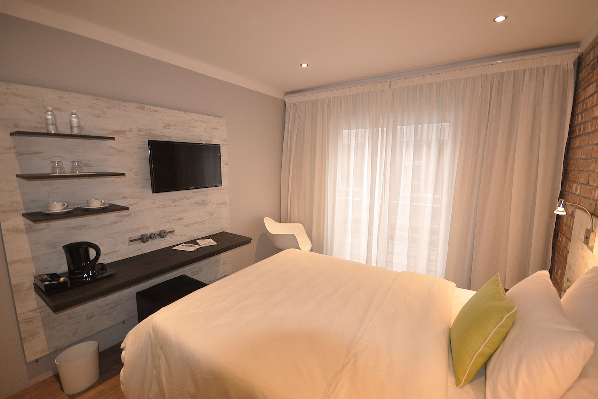 Minibar, in-room safe, desk, blackout curtains