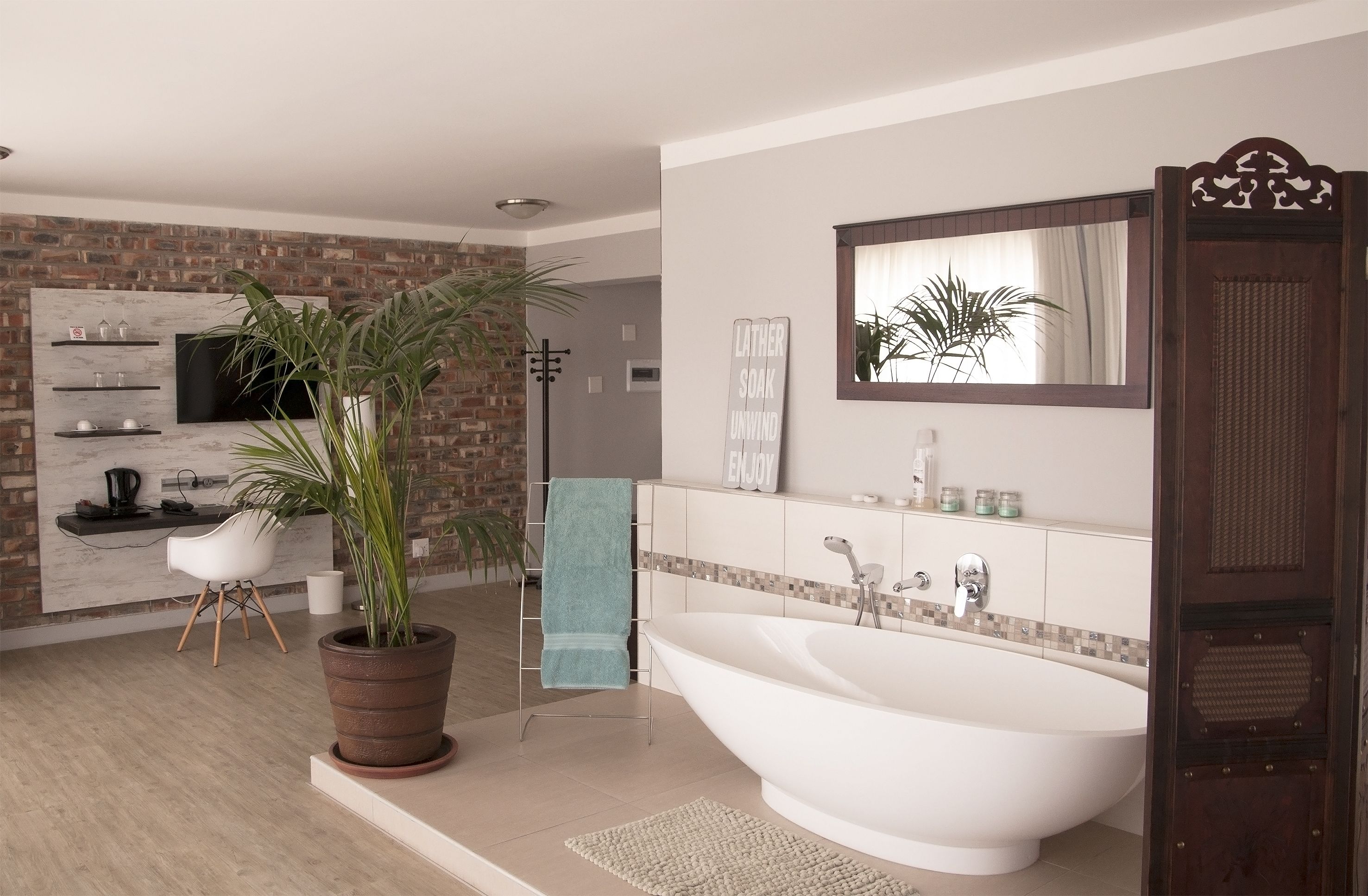 exclusive suite, 1 king bed | minibar, in-room safe, desk, blackout curtains