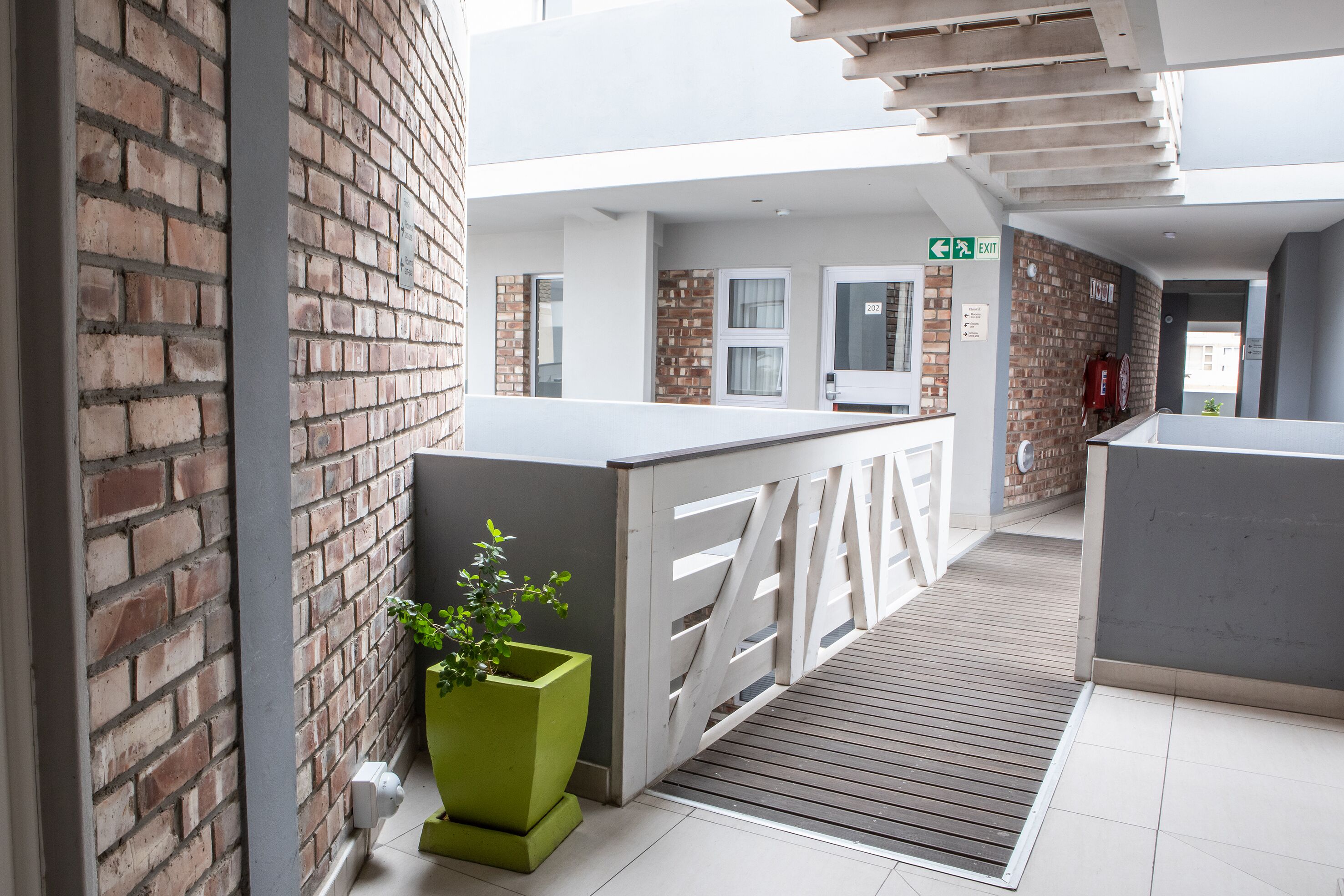 standard twin room | courtyard view