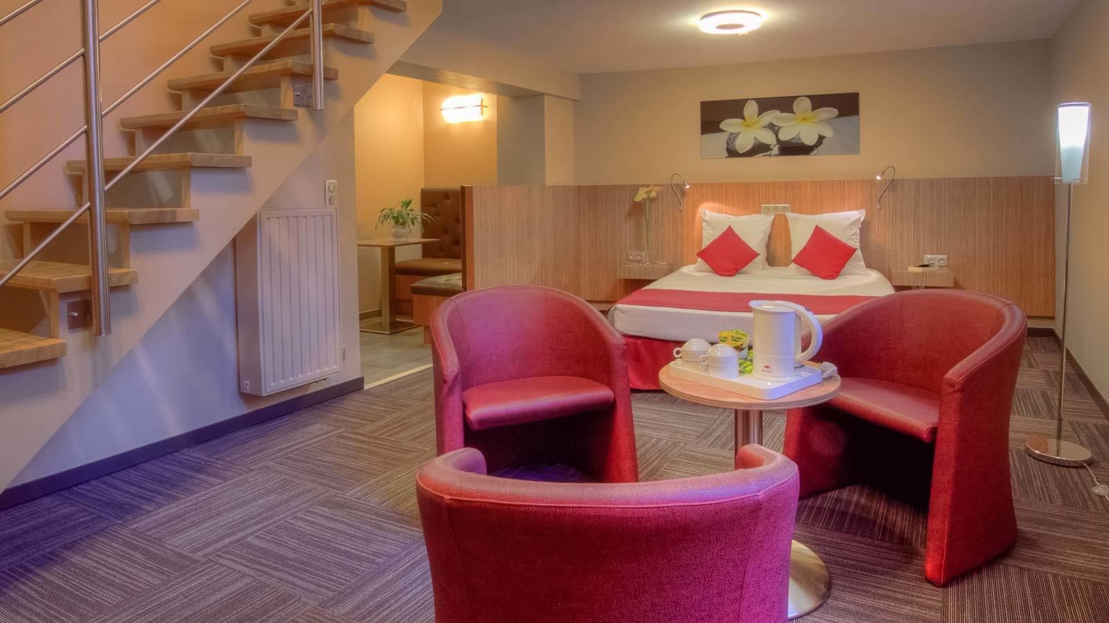 executive double room | desk, iron/ironing board, free cots/infant beds, rollaway beds