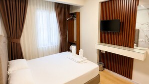 Dobbelt- eller tomannsrom – standard | Minibar, safe på rommet, strykejern/-brett og wi-fi (inkludert)