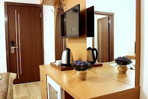 Standard Double or Twin Room | Bathroom amenities | Shower, free toiletries, hair dryer, bathrobes