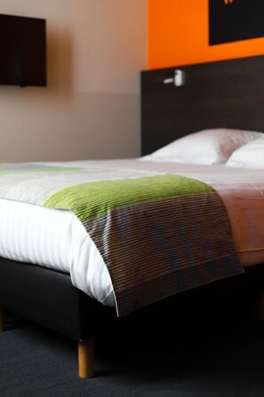 In-room safe, desk, iron/ironing board, free cots/infant beds - Hotel d'Alcantara (Tournai)