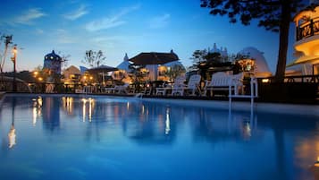 Seasonal outdoor pool