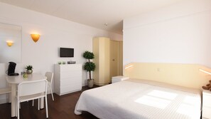 Quarto conforto | Frigobar, berços (sobretaxa), camas extras/dobráveis (sobretaxa)