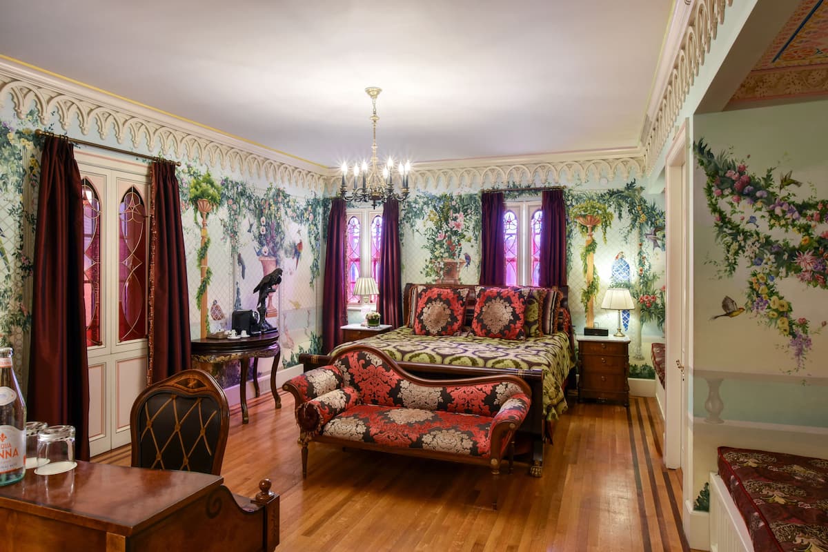 Exceptional Suite, Non Smoking, City View | 1 bedroom, Egyptian cotton sheets, premium bedding, in-room safe