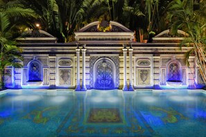 A pool with intricate tile work and a decorative archway. - The Villa Casa Casuarina (Miami Beach)