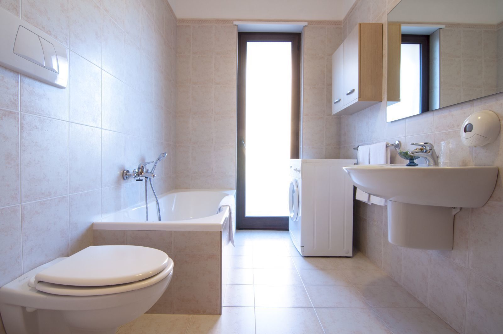 Suite Supérieure | Salle de bain | Baignoire, baignoire relaxante profonde, articles de toilette gratuits