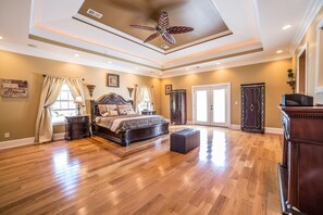 Suite, 1 King Bed (Dream Suite) | Free cribs/infant beds, free wired internet