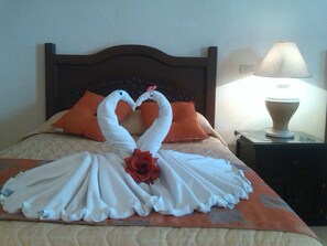 Premier Double Room | Desk, free WiFi, bed sheets