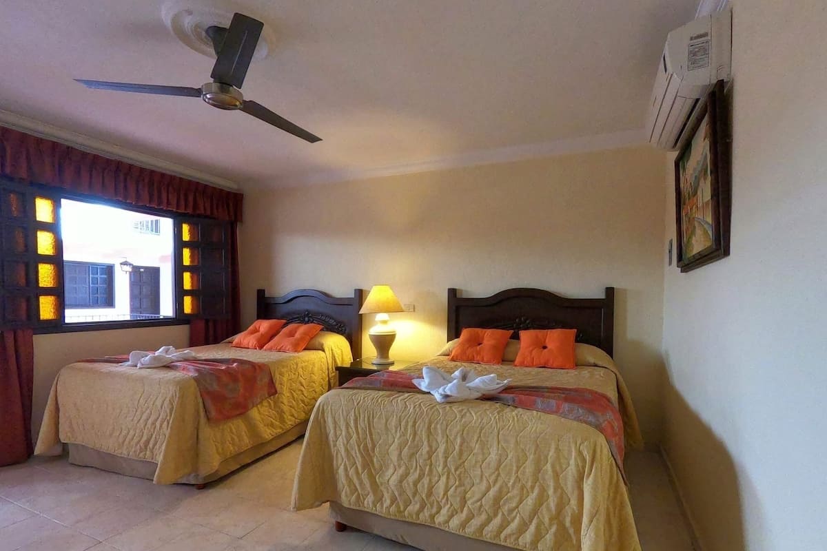 Habitación doble Premier | Escritorio, wifi gratis y ropa de cama