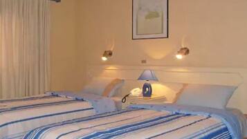 Chăn bông, bàn, truy cập Internet không dây miễn phí