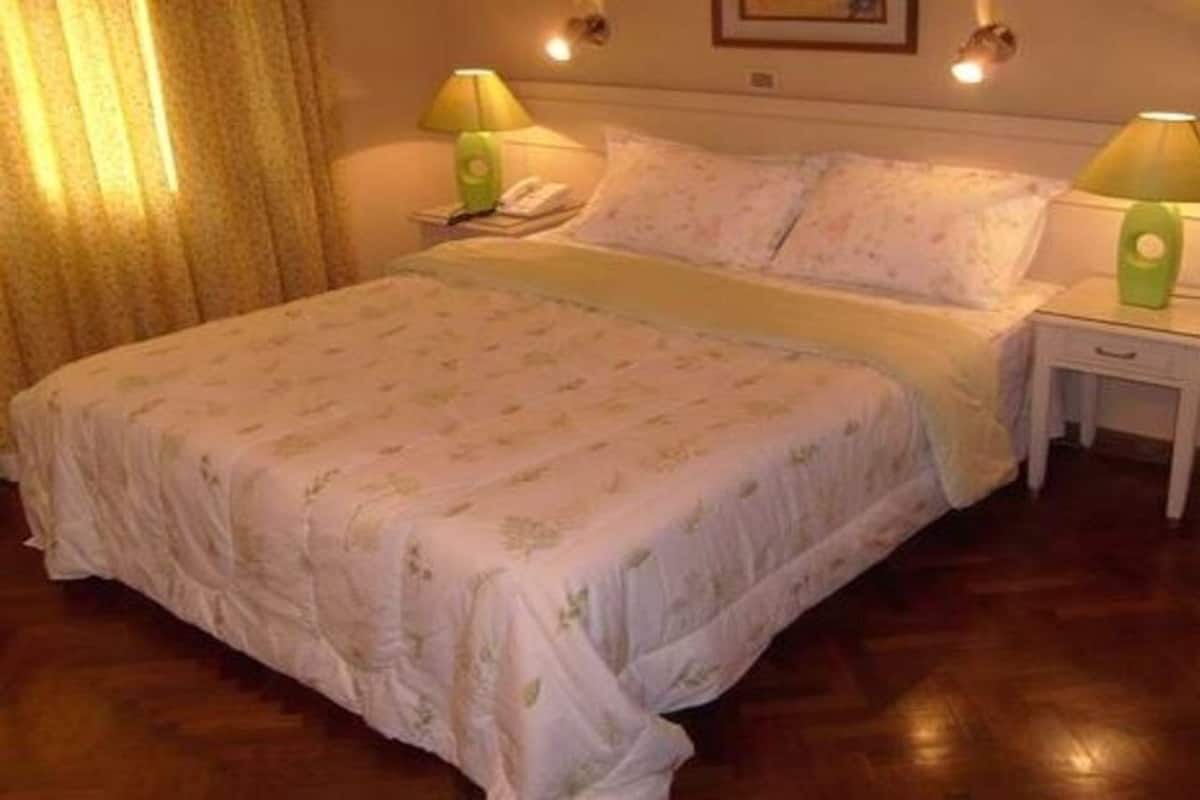 Habitación con 1 cama matrimonial o 2 individuales | Edredón, escritorio y wifi gratis