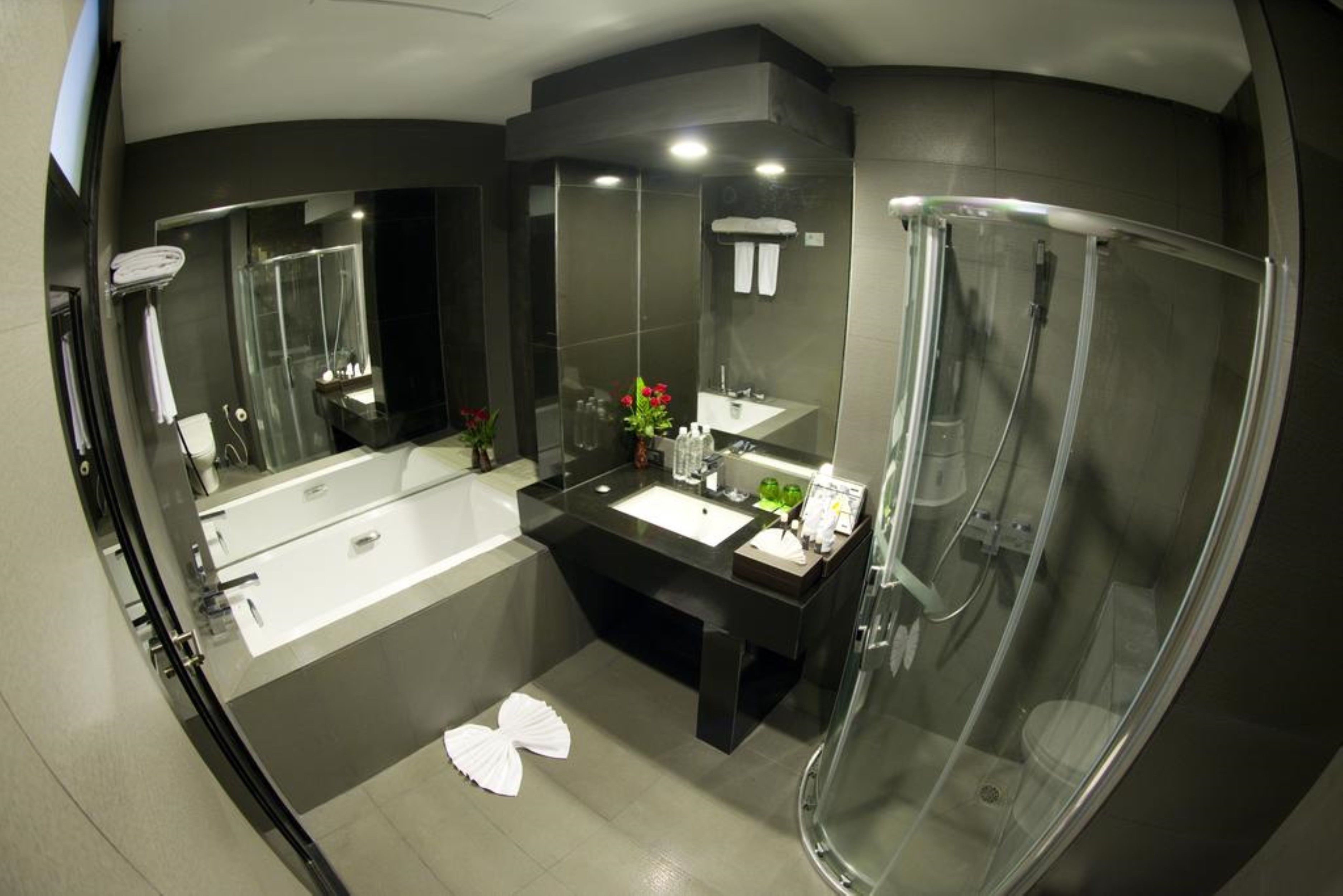 combined shower/bathtub, deep-soaking bathtub, rainfall showerhead