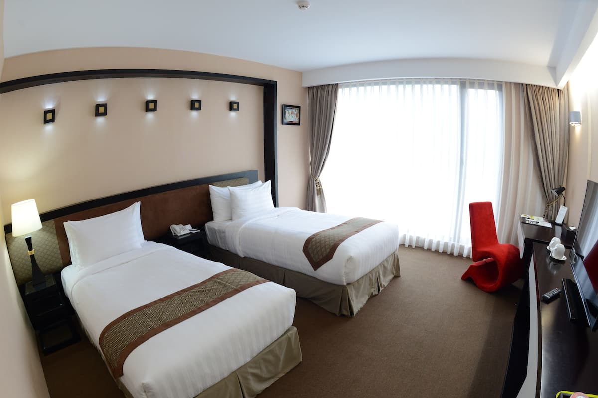 Grand Deluxe King/Twin | Minibar, in-room safe, desk, blackout curtains