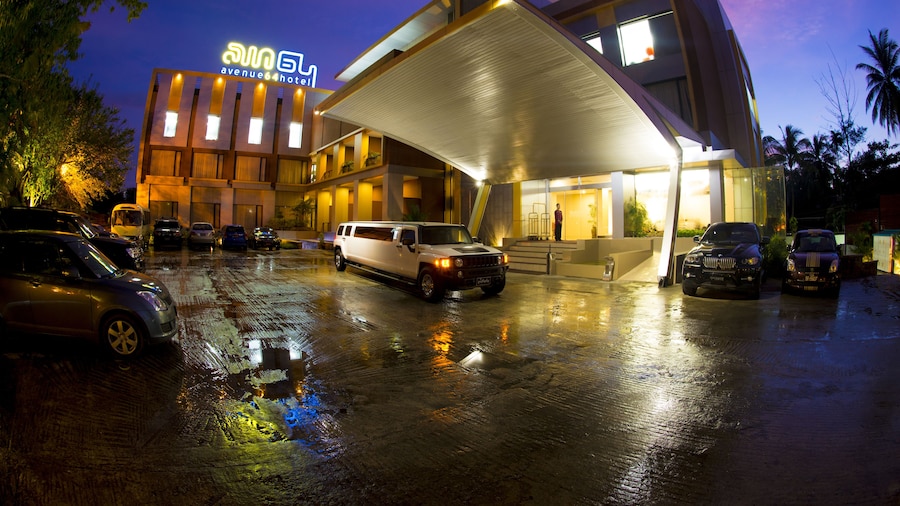 Avenue 64 Hotel