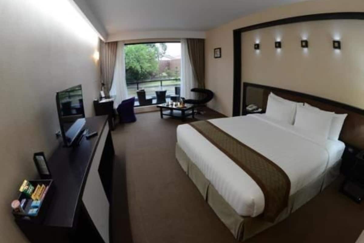Minibar, in-room safe, desk, blackout curtains