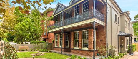 Fachada de la propiedad