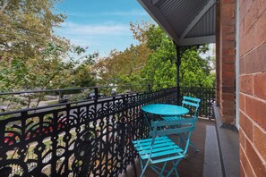 Double Room, Shared Bathroom, Garden View | Terrace/patio - Dalziel Lodge (North Sydney)