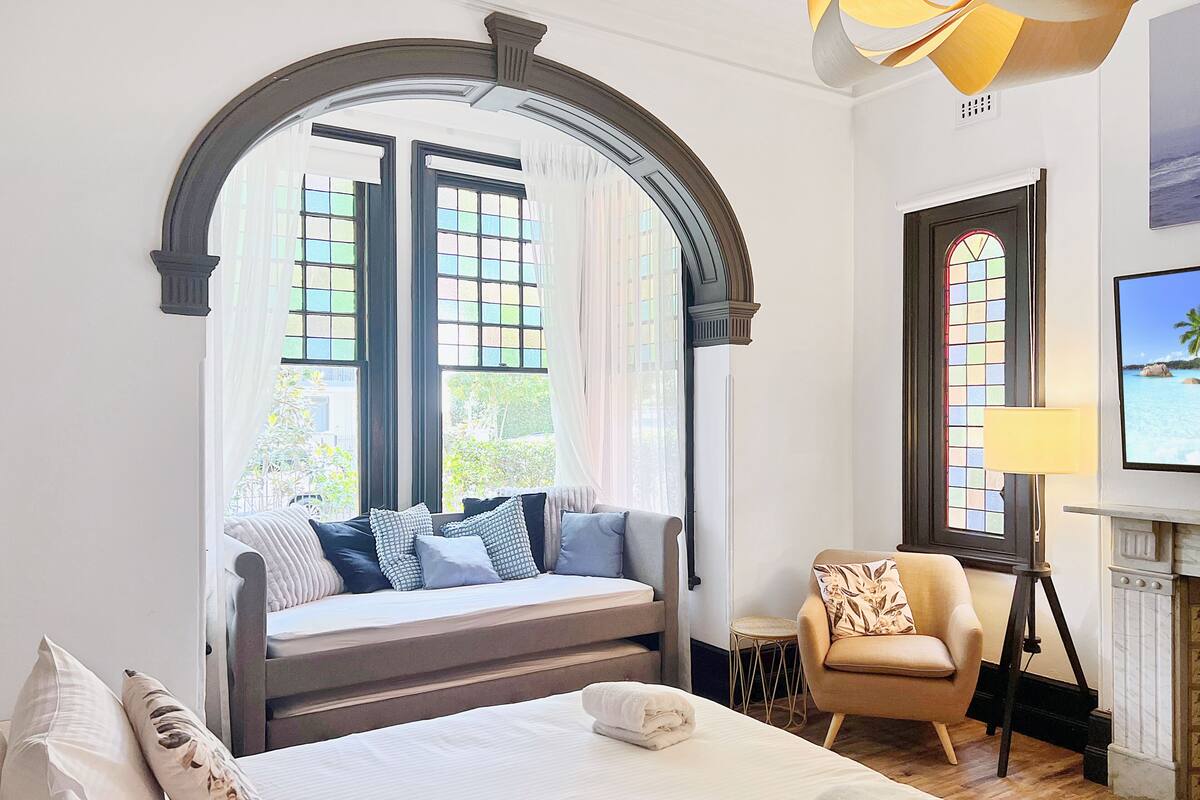 Heritage Family Room Shared Bathroom | 책상, 노트북 작업 공간, 암막 커튼, 다리미/다리미판