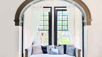 Heritage Family Room Shared Bathroom | 書桌、手提電腦工作空間、遮光窗簾/窗簾、熨斗/熨衫板