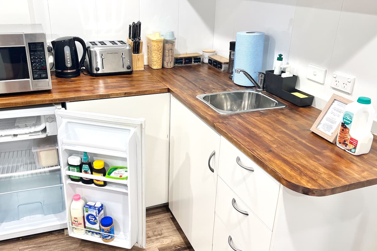 city studio suite, private bathroom, courtyard area | private kitchenette | mini-fridge, microwave, eco-friendly cleaning products