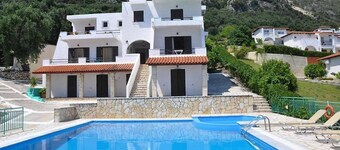 Yiannis Apartments