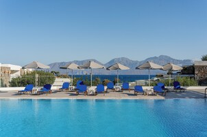 Seasonal outdoor pool, pool umbrellas, sun loungers