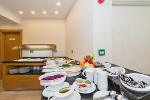 Free daily buffet breakfast  - Bisetun Hotel (Istanbul)