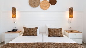 A hotel room with a bed, two bedside tables, a phone, and wall-mounted lamps. - Hotel Sirocco - Adults Only (Zakynthos)