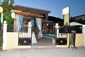 حمام سباحة